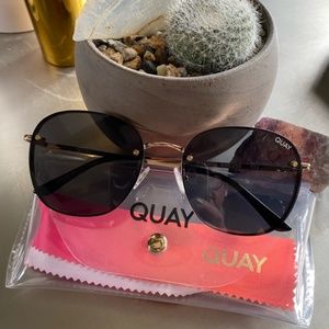 JEZABELL RIMLESS IN GOLD/SMOKE